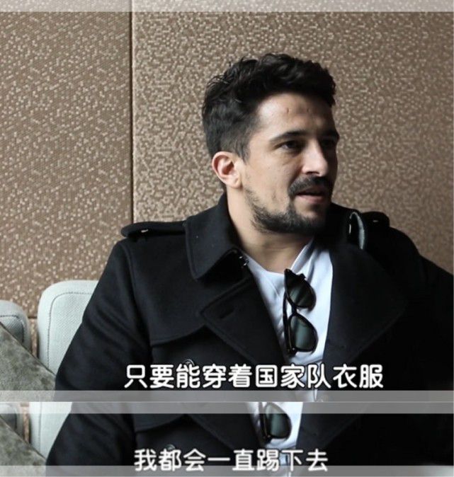 当星战迷们从青葱少年变成了拿保温杯的中年大叔，联想Mirage AR智能头盔这款;老少咸宜的游戏设备，不仅能让游戏时光两代同乐，也成了父母与孩子一起享受青春的最好方式